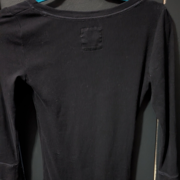 Hollister Y2K Henley  3/4 Sleeve - Picture 4 of 6